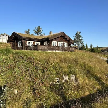 Dom wakacyjny Charming Log Cabin With 3 Bedrooms On Golsfjellet *