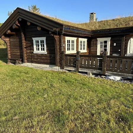 Dom wakacyjny Charming Log Cabin With 3 Bedrooms On Golsfjellet
